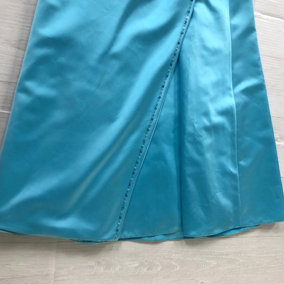 Beautiful strapless satin blue prom/formal gown - Picture 4 of 4